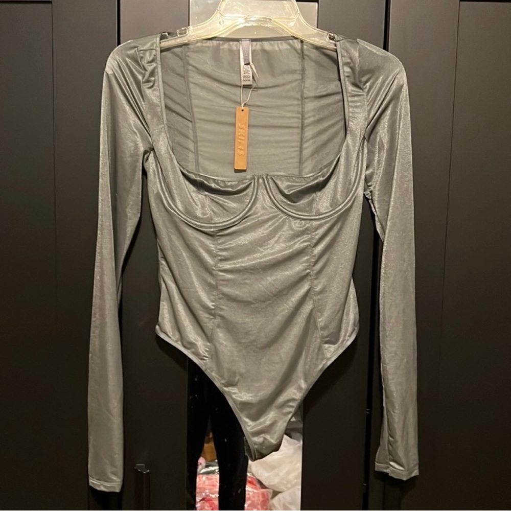 SKIMS glissenette long sleeve bodysuit. Color thunder